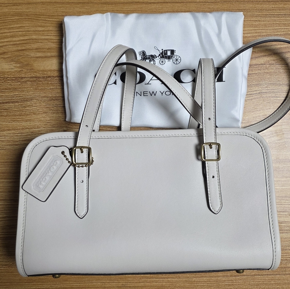 NWOT Coach Swing Zip Shoulder Bag in Chalk with Brass Hardware